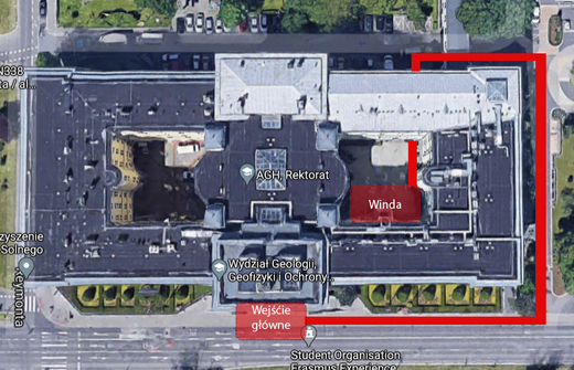 Trasa od wejścia głównego do budynku do wejścia przeznaczonego dla osób poruszających się na wózkach.